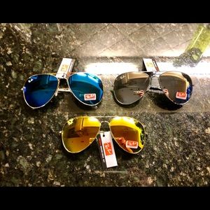3 pairs of Ray-Bans